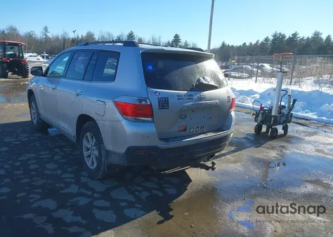2012 Toyota Highlander Base V6 z USA, uszkodzony, nr VIN 5TDBK3EH1CS155953